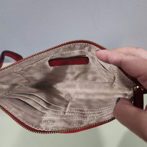 Michael Kors Leather Wristlet bag in red - Picture 3 of 10